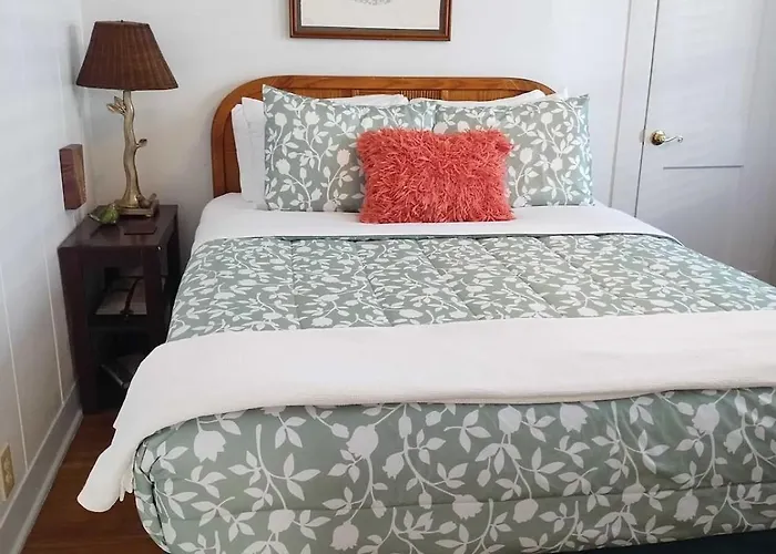 Charming Hideaway Lafayette